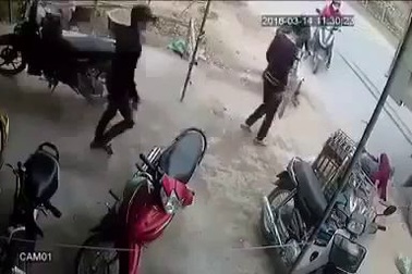 Tai nạn không ngờ vì đi sát xe tải