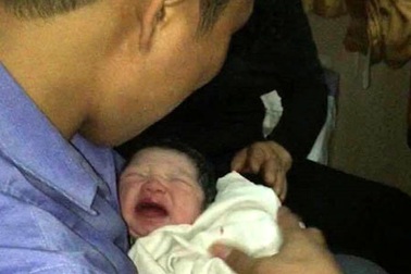 Sản phụ sinh con trên chuyến tàu từ Nam ra Bắc