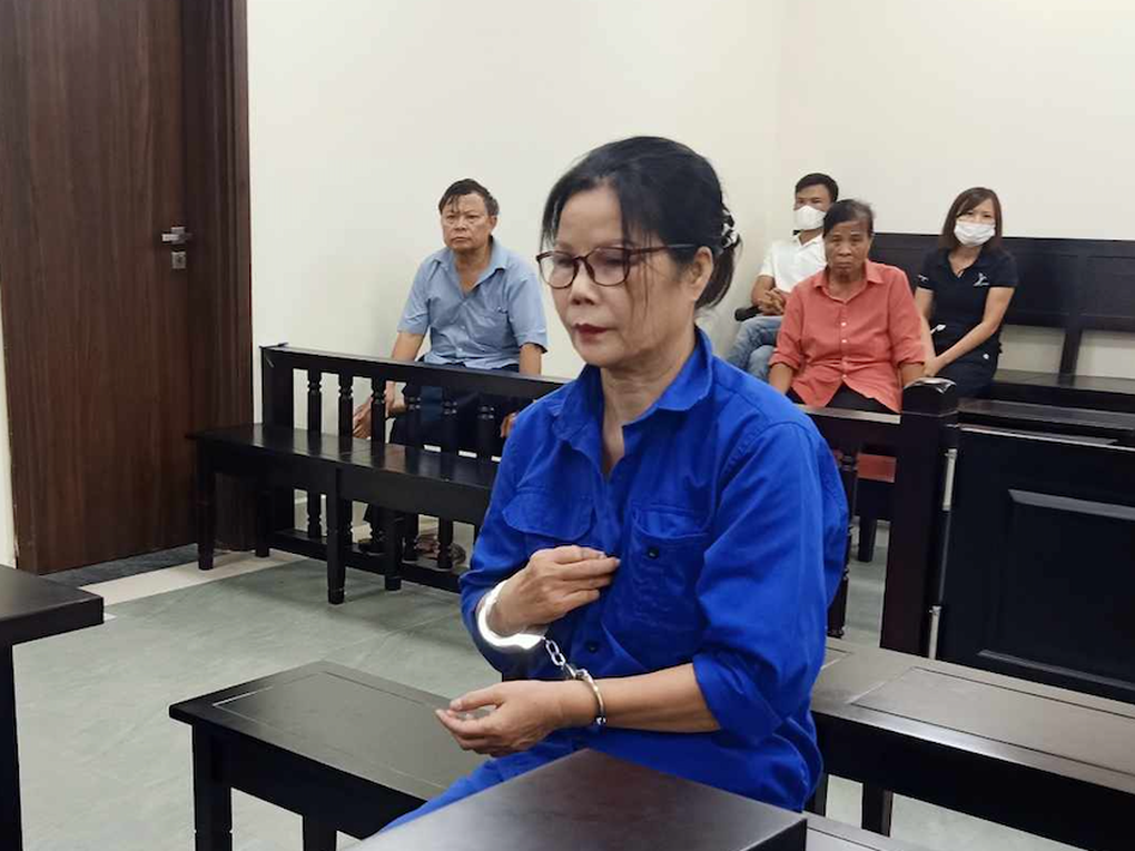 Lừa bán đất dịch vụ, nữ quái chiếm đoạt gần 9 tỷ đồng - 1 Lừa bán đất dịch vụ, nữ quái chiếm đoạt gần 9 tỷ đồng - 1