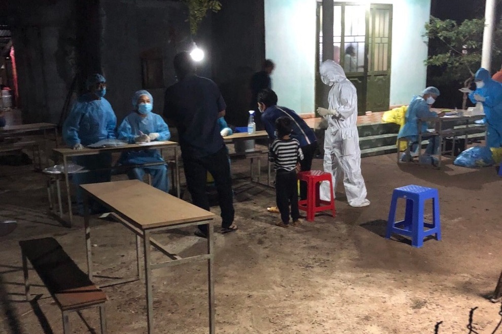 Khoanh vùng một làng và trạm y tế xã sau ghi nhận 2 ca nhiễm SARS-CoV-2 - 2 Khoanh vùng một làng và trạm y tế xã sau ghi nhận 2 ca nhiễm SARS-CoV-2 - 2