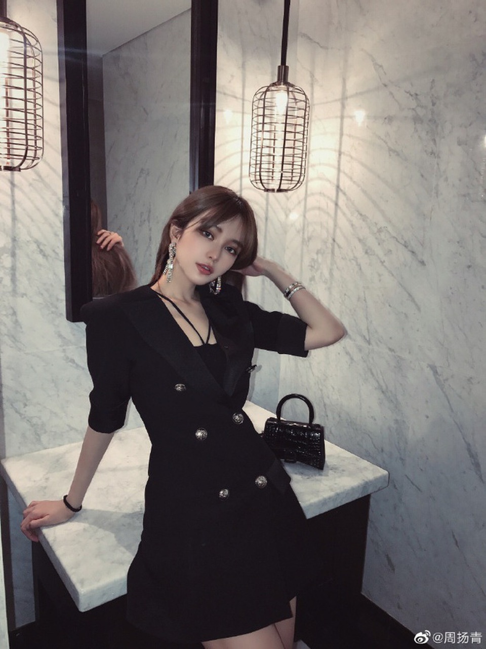 Nhan sắc nóng bỏng và gia thế “khủng” của bạn gái cũ La Chí Tường - 9 Nhan sắc nóng bỏng và gia thế “khủng” của bạn gái cũ La Chí Tường - 9