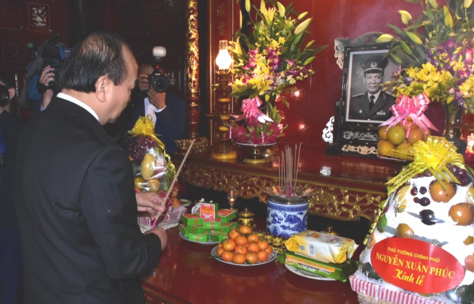 Thủ tướng dâng hương tưởng nhớ 100 năm ngày sinh Đại tướng Lê Đức Anh - 1 Thủ tướng dâng hương tưởng nhớ 100 năm ngày sinh Đại tướng Lê Đức Anh - 1