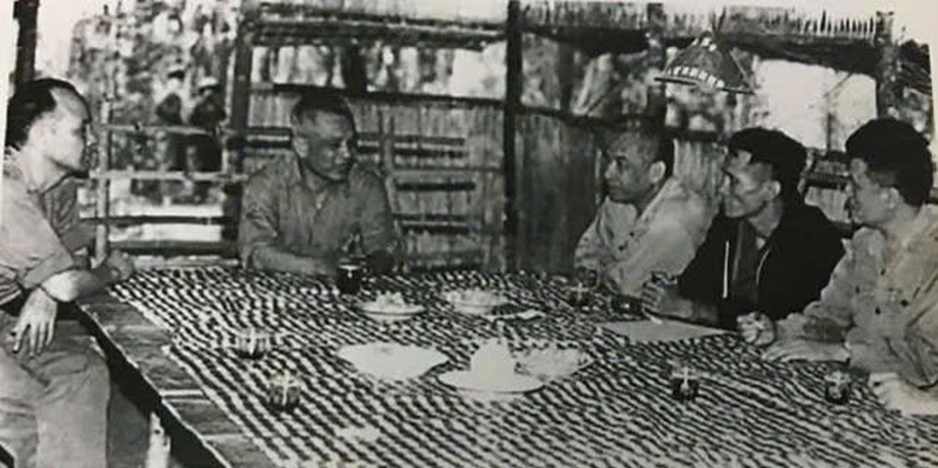 Đòn điểm huyệt trong mùa Xuân đại thắng - 3 Đòn điểm huyệt trong mùa Xuân đại thắng - 3