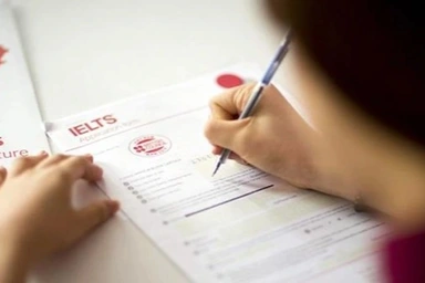 Vụ loạt bài thi IELTS bị sửa điểm: Thí sinh giảm điểm lo bị huỷ học bổng