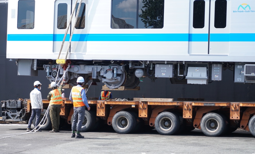 TPHCM: Đoàn tàu metro số 4 và 5 về depot Long Bình - 3 TPHCM: Đoàn tàu metro số 4 và 5 về depot Long Bình - 3