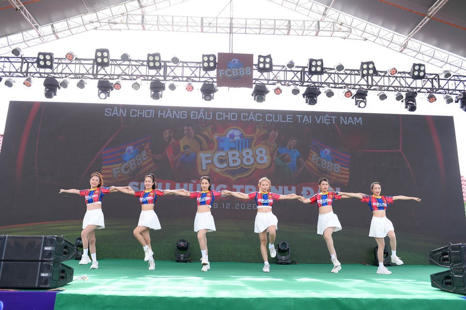 Siêu hùng tranh đấu mang bất ngờ tới miền Tây - 1 Siêu hùng tranh đấu mang bất ngờ tới miền Tây - 1