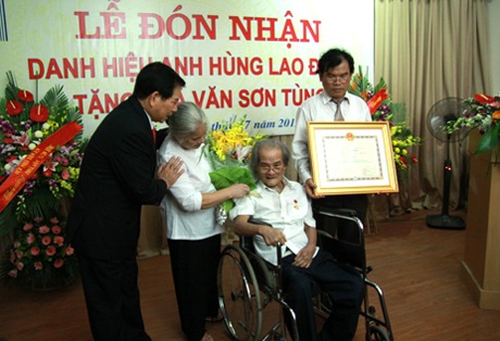 Nhà văn Sơn Tùng xin rút khỏi giải thưởng Nhà nước