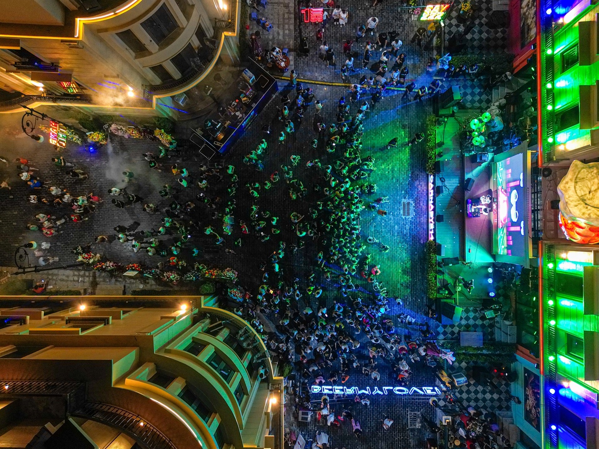 Khai trương phố lễ hội Carnaby 214 tại ngõ 214 Nguyễn Xiển - 1