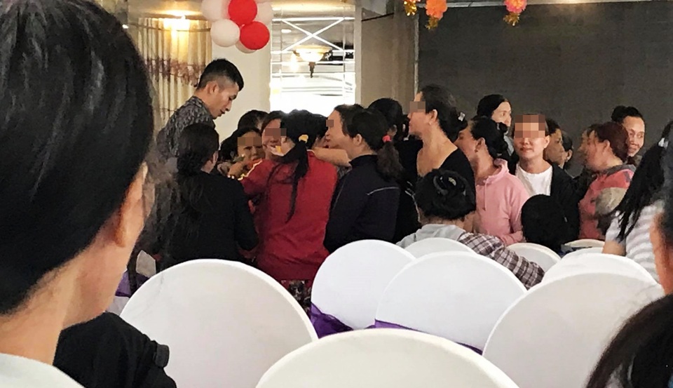 Hàng trăm người dân “sập bẫy” với chiêu trò bán hàng tri ân siêu khuyến mãi - 5 Hàng trăm người dân “sập bẫy” với chiêu trò bán hàng tri ân siêu khuyến mãi - 5