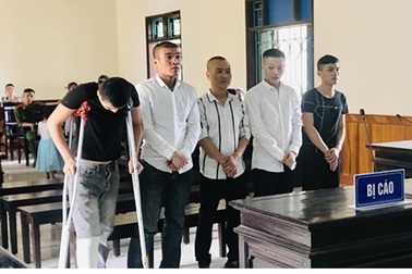 Bắt giữ, đánh đập con nợ, nhóm đối tượng côn đồ lĩnh 71 tháng tù