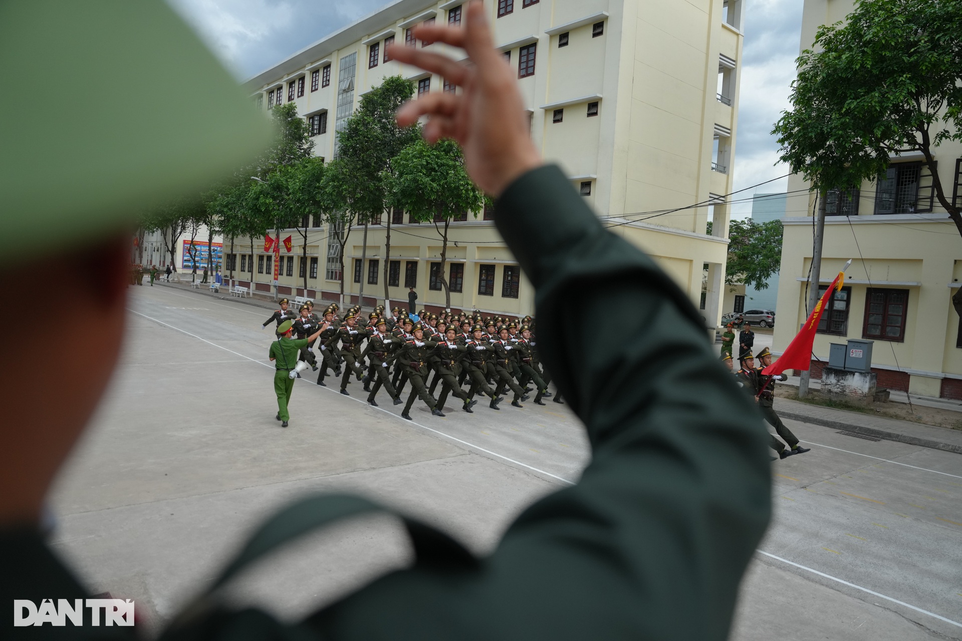 Bên trong thao trường huấn luyện diễu binh, diễu hành cho đại lễ 30/4 - 10 Bên trong thao trường huấn luyện diễu binh, diễu hành cho đại lễ 30/4 - 10
