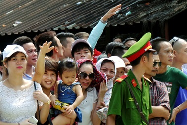 Nước mắt, nụ cười trong ngày đặc xá hơn 18.000 phạm nhân