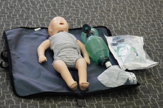 TPHCM: Mẹ 32 tuổi sinh con tại nhà trọ, bé gái tử vong thương tâm