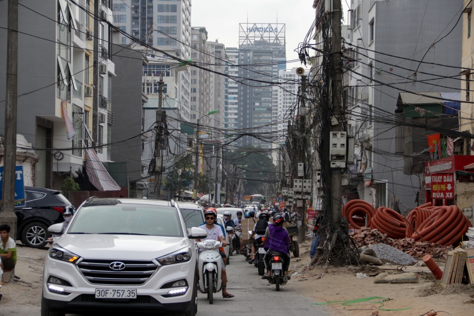 Hà Nội: Hãi hùng cảnh cạm bẫy giăng khắp nơi trên con đường đang mở rộng - 15 Hà Nội: Hãi hùng cảnh cạm bẫy giăng khắp nơi trên con đường đang mở rộng - 15