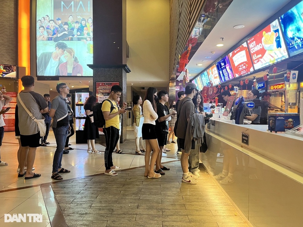 Học sinh vô tư xem phim Mai dán nhãn 18+: Thanh tra Bộ Văn hóa vào cuộc - 1