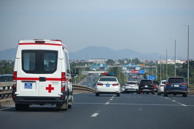 Gặp xe ưu tiên đang làm nhiệm vụ, người tham gia giao thông cần làm gì?