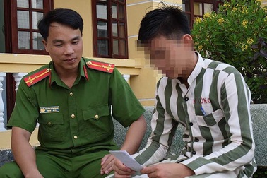 Cô bé 15 tuổi đã ăn cơm tù