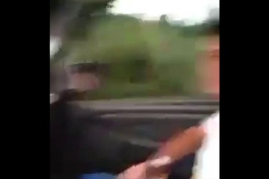 Hãy cài dây an toàn khi ngồi trên ô tô