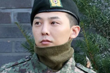 3 nghìn fan đón G-Dragon xuất ngũ