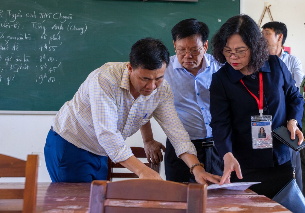 Hơn 1 triệu thí sinh làm thủ tục dự thi tốt nghiệp THPT 2023 - 26 Hơn 1 triệu thí sinh làm thủ tục dự thi tốt nghiệp THPT 2023 - 26