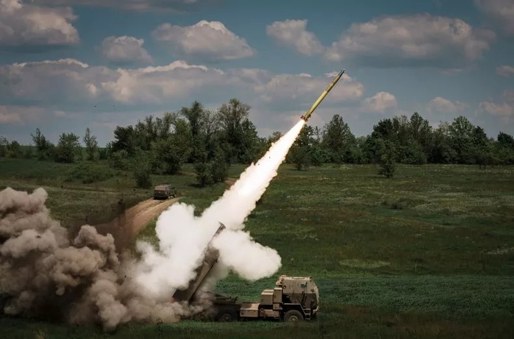 Ukraine kích hoạt hỏa thần HIMARS, bắn nổ siêu pháo lửa mặt trời Nga - 2 Ukraine kích hoạt hỏa thần HIMARS, bắn nổ siêu pháo lửa mặt trời Nga - 2