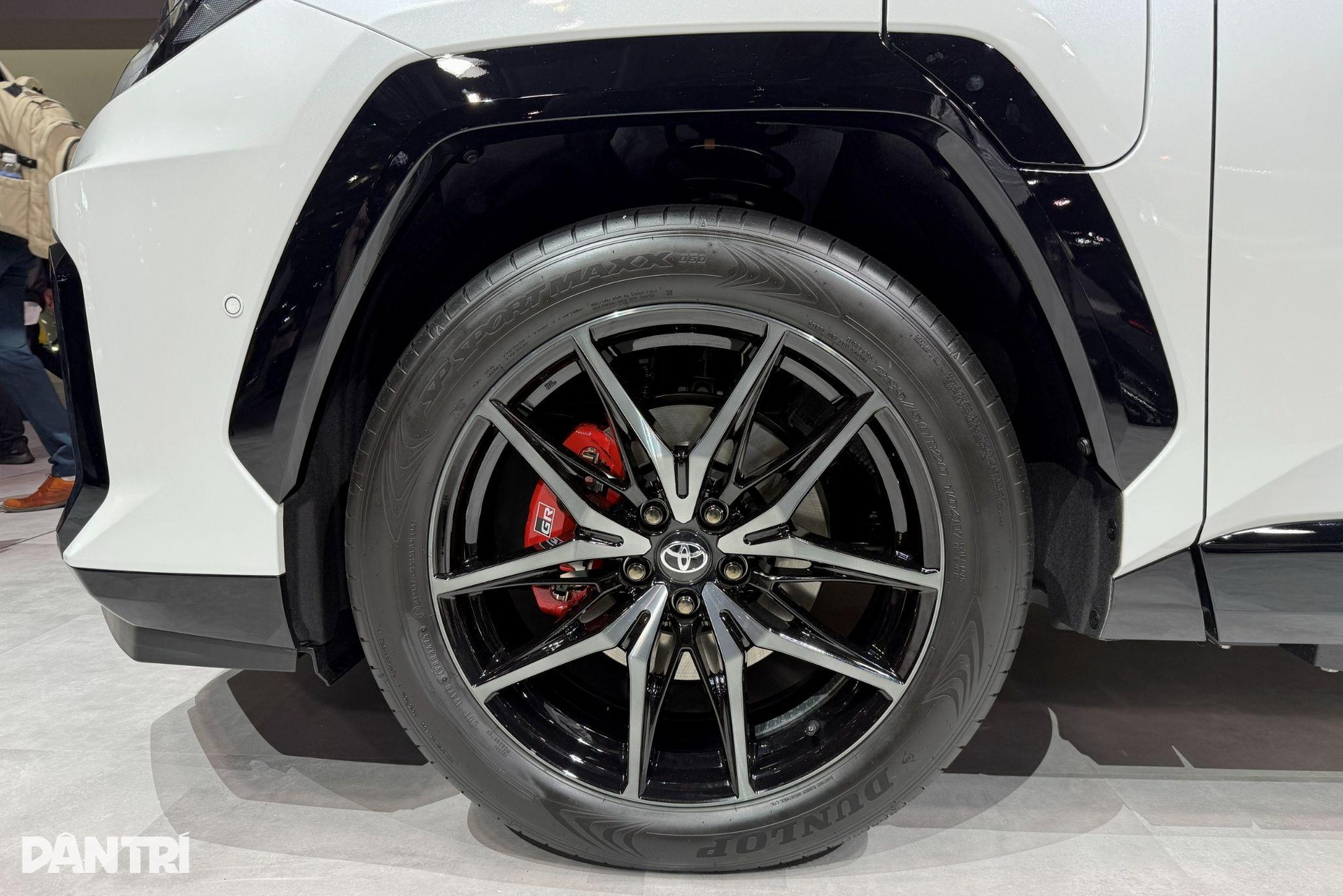 Cận cảnh Toyota RAV4 2026: “Lột xác” toàn diện, thông minh như xe điện - 4 Cận cảnh Toyota RAV4 2026: “Lột xác” toàn diện, thông minh như xe điện - 4