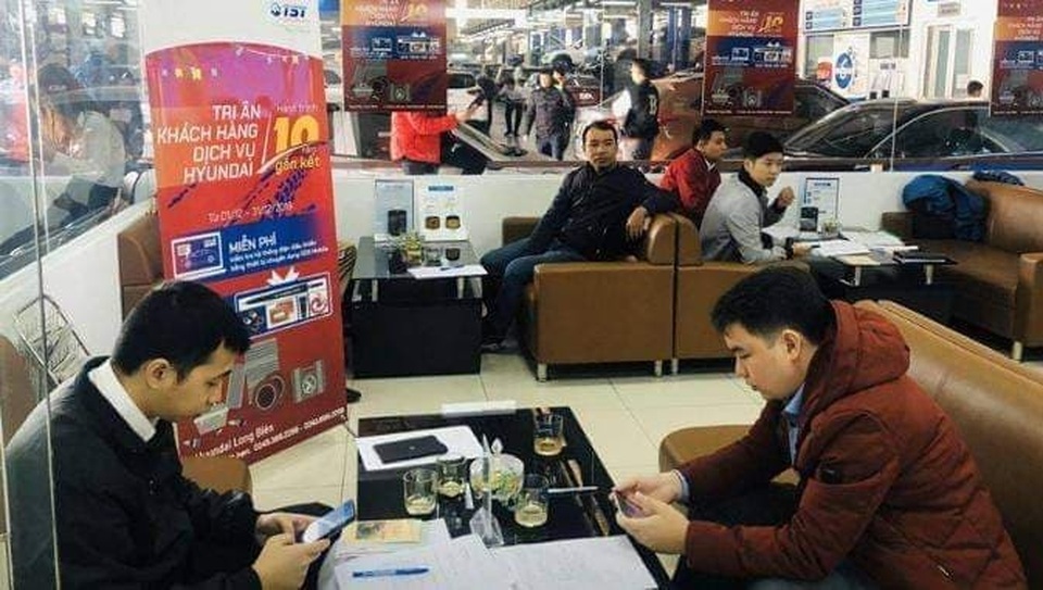Dân sale ô tô cuối năm: Kẻ tất bật, người ngồi không - 1 Dân sale ô tô cuối năm: Kẻ tất bật, người ngồi không - 1
