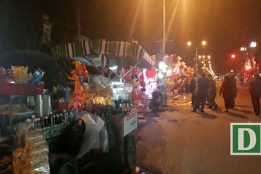 Người dân Quảng Ngãi nô nức đón Giáng sinh