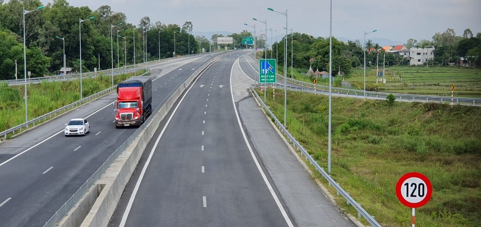 Sắp thu phí tuyến cao tốc “tai tiếng” Đà Nẵng - Quảng Ngãi - 1 Sắp thu phí tuyến cao tốc “tai tiếng” Đà Nẵng - Quảng Ngãi - 1