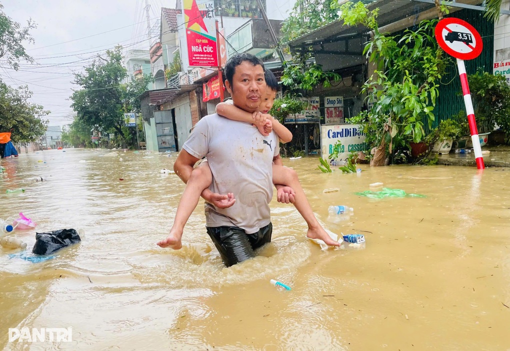 Báo Dân trí đã trao nóng 1 tỷ đồng hỗ trợ người dân vùng lũ Gia Lai - 3