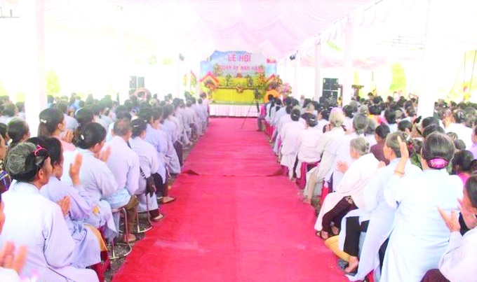 Các Phật tử tham gia Lễ hội tại chùa An Thái. Ảnh: Truyền hình Nghệ An