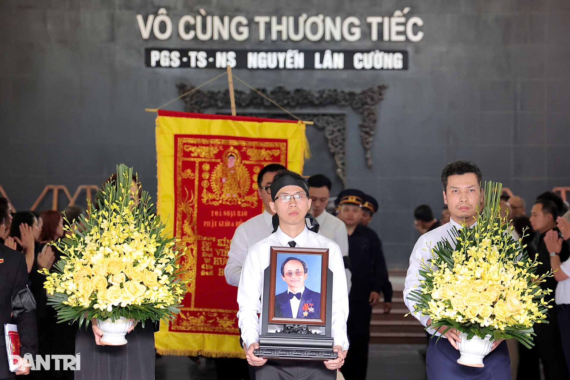 Gia đình, đồng nghiệp tiễn đưa PGS.TS, nhạc sĩ Nguyễn Lân Cường - 13 Gia đình, đồng nghiệp tiễn đưa PGS.TS, nhạc sĩ Nguyễn Lân Cường - 13