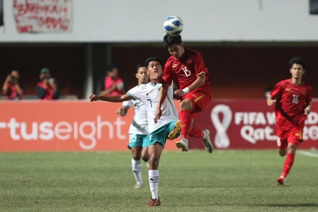 Vì sao HLV Nguyễn Quốc Tuấn nhận thẻ đỏ ở trận thua U16 Indonesia? - 2 Vì sao HLV Nguyễn Quốc Tuấn nhận thẻ đỏ ở trận thua U16 Indonesia? - 2