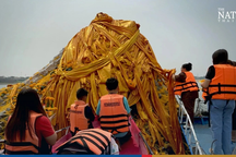 Bảo tháp Phật giáo cổ đại bất ngờ nổi lên giữa sông Mekong