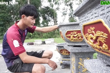 Bỏ nghề lương cao, khởi nghiệp, làm giàu từ xưởng đắp chậu cảnh