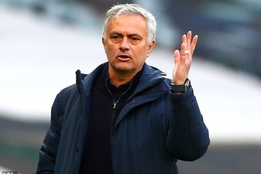 Choáng với số tiền lớn khủng khiếp HLV Mourinho nhận được khi bị sa thải