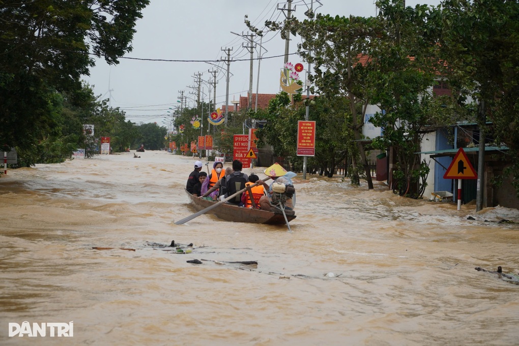 Tìm thấy người đàn ông mất tích do lật đò trong lũ ở Quảng Bình - 1 Tìm thấy người đàn ông mất tích do lật đò trong lũ ở Quảng Bình - 1