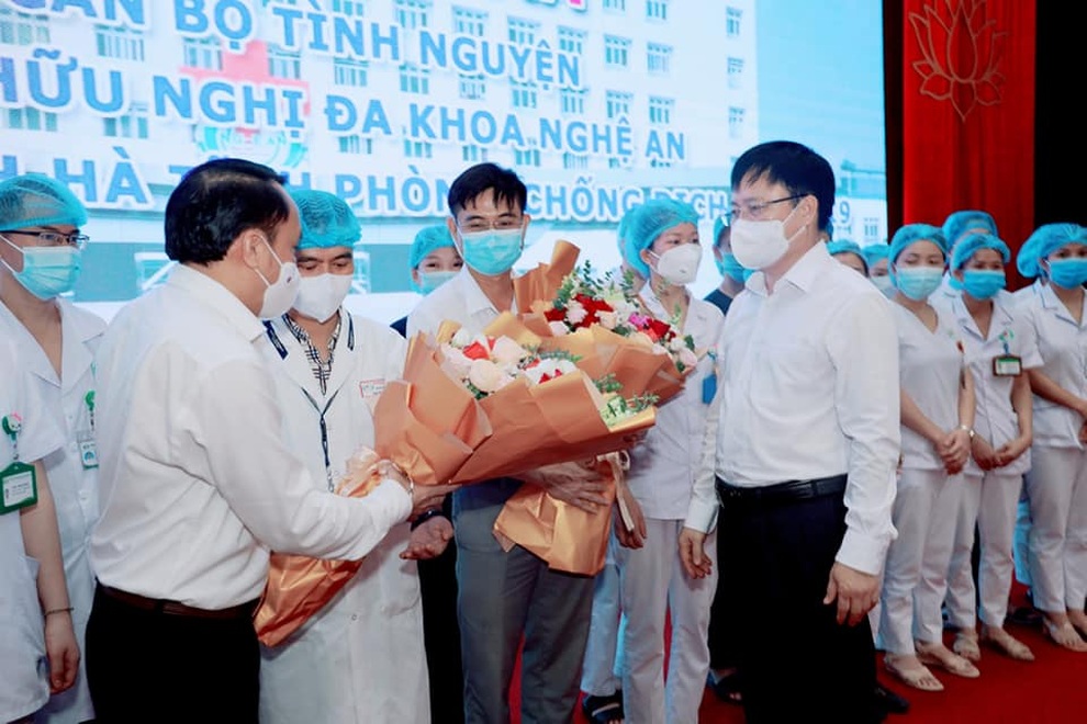 Nghệ An cử đội ngũ tinh nhuệ chi viện cho Hà Tĩnh chống dịch Covid-19 - 2 Nghệ An cử đội ngũ tinh nhuệ chi viện cho Hà Tĩnh chống dịch Covid-19 - 2