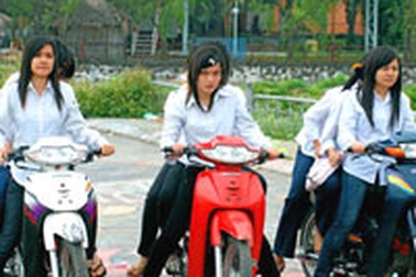 Hà Nội xử phạt học sinh đi xe máy qua hình ảnh