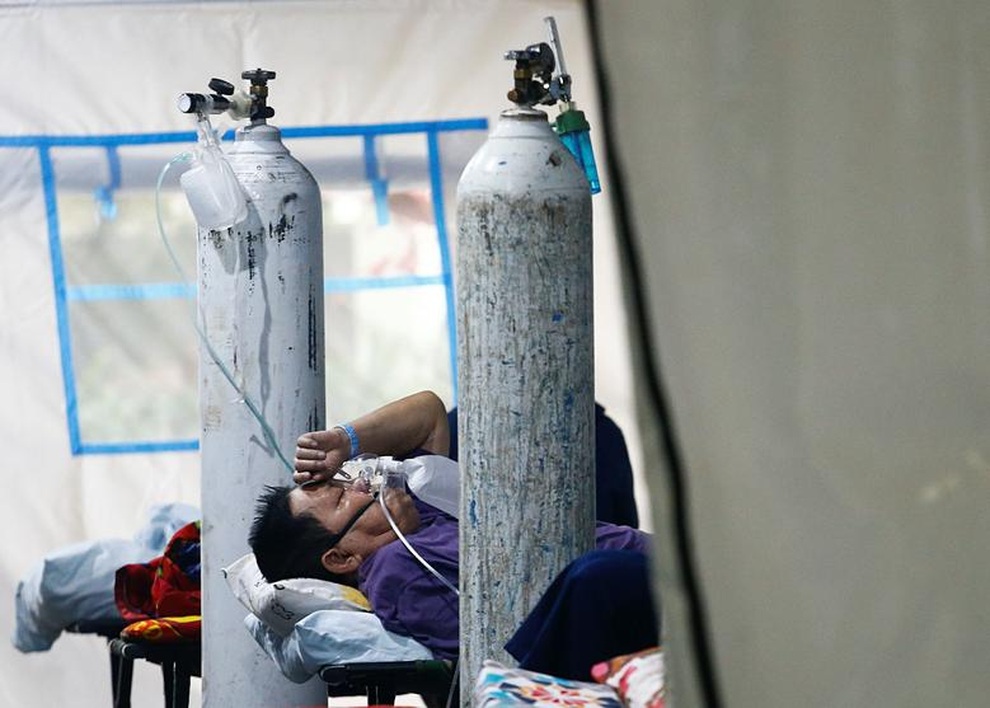Indonesia vỡ trận Covid-19, bệnh nhân tử vong hàng loạt vì thiếu ôxy - 2 Indonesia vỡ trận Covid-19, bệnh nhân tử vong hàng loạt vì thiếu ôxy - 2