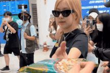 Fan Việt có cơ hội chụp ảnh chung, tặng quà tận tay Blackpink