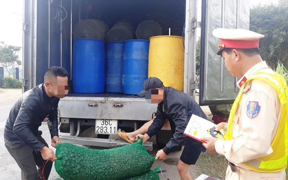 Lái xe quá tốc độ, tài xế cù nhầy 5 tiếng không nhận lỗi - 4 Lái xe quá tốc độ, tài xế cù nhầy 5 tiếng không nhận lỗi - 4