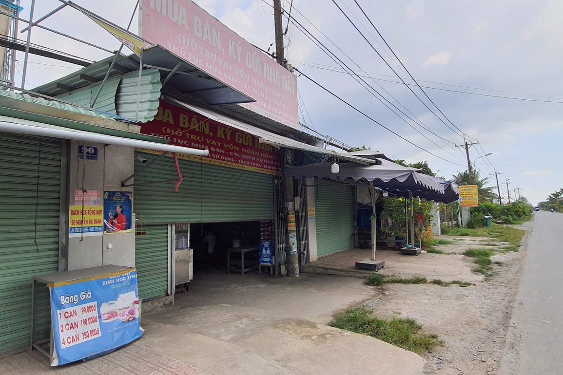 Nữ chủ tiệm tạp hóa bị 4 thanh niên tấn công lúc nửa đêm - 3 Nữ chủ tiệm tạp hóa bị 4 thanh niên tấn công lúc nửa đêm - 3