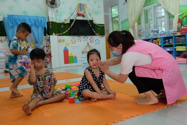 Đà Nẵng: Giáo viên hợp đồng ở trường tư được hỗ trợ khó khăn do Covid-19