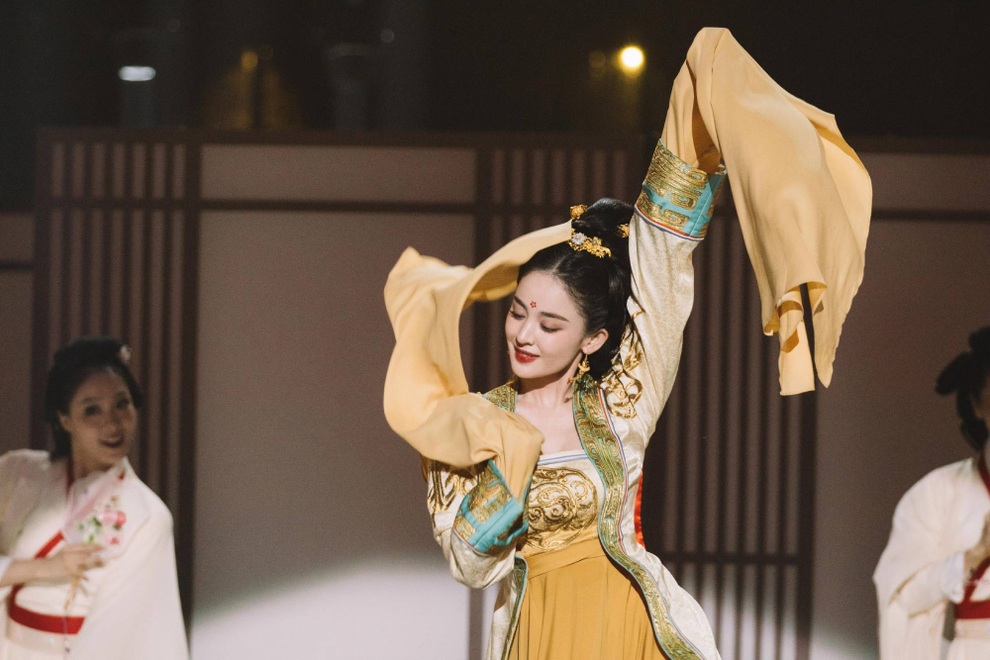 Mê mẩn vẻ ngoài tuyệt thế giai nhân của Điêu Thuyền Cổ Lực Na Trát - 7 Mê mẩn vẻ ngoài tuyệt thế giai nhân của Điêu Thuyền Cổ Lực Na Trát - 7
