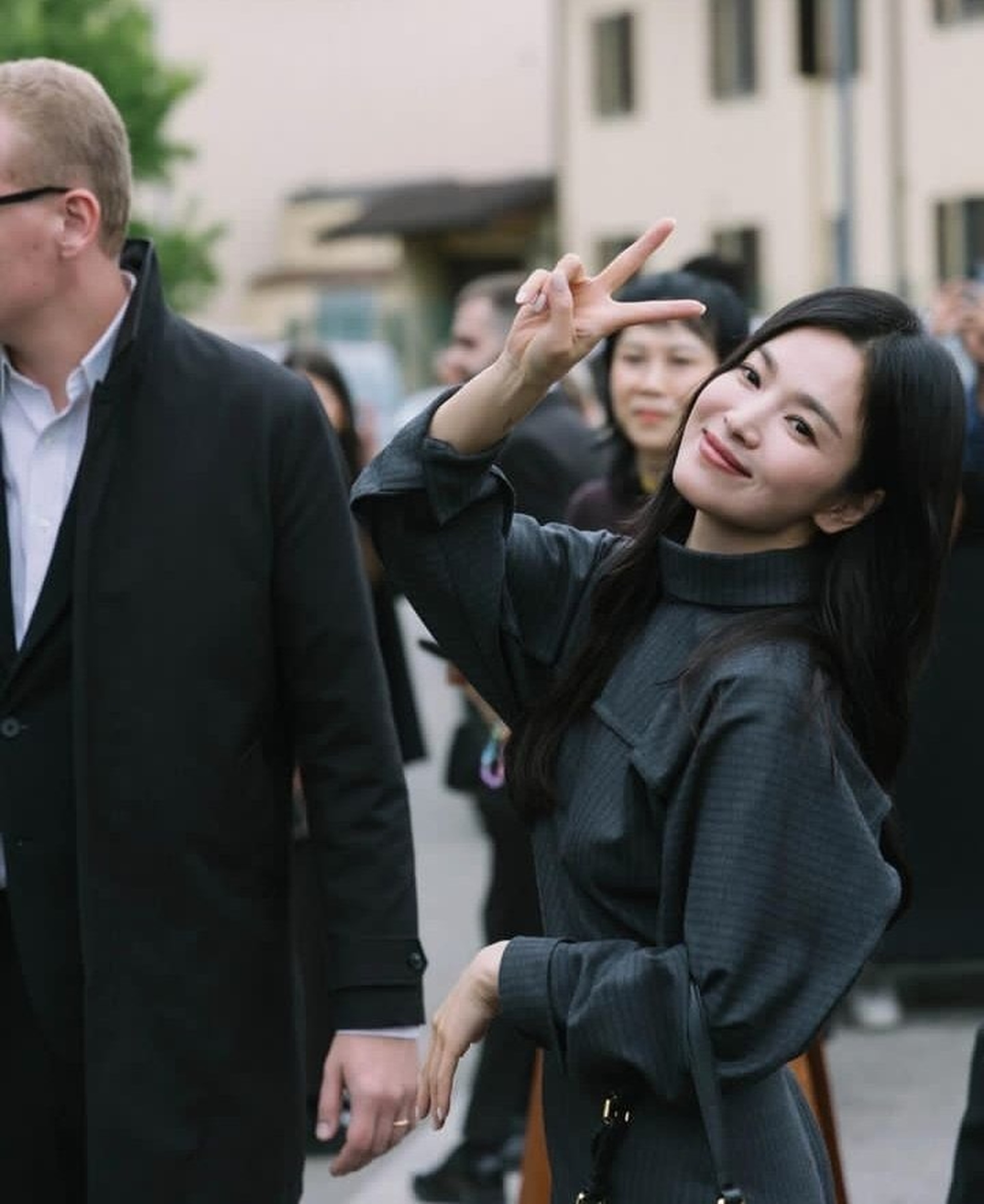Châu Bùi, Quỳnh Anh Shyn bất ngờ đọ sắc với Song Hye Kyo tại Ý - 4 Châu Bùi, Quỳnh Anh Shyn bất ngờ đọ sắc với Song Hye Kyo tại Ý - 4
