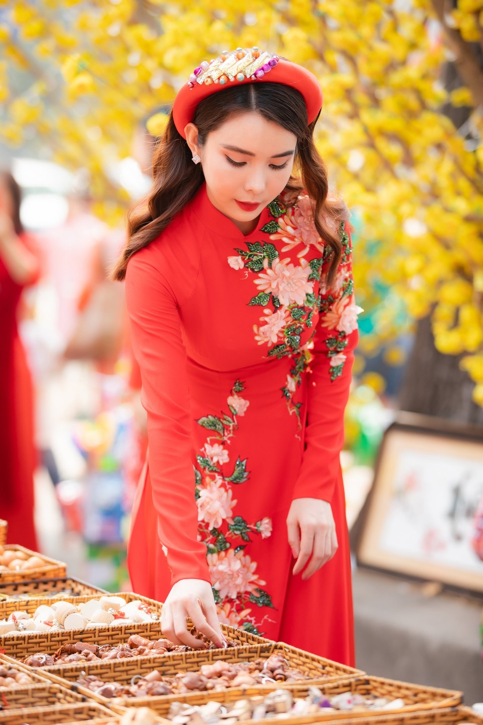Hoa hậu Huỳnh Vy khoe sắc với áo dài - 5 Hoa hậu Huỳnh Vy khoe sắc với áo dài - 5