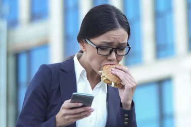 Vừa ăn xong đã vận động mạnh: Lá gan "kêu cứu"