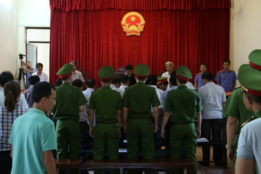 Cán bộ Đồng Tâm bán đất để xây dựng công trình xã?