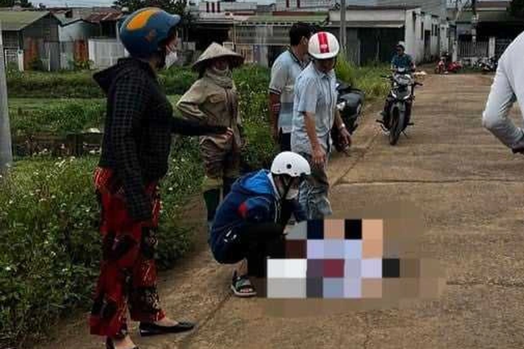 Công an truy tìm đối tượng chém nam sinh lớp 10 trọng thương - 2 Công an truy tìm đối tượng chém nam sinh lớp 10 trọng thương - 2